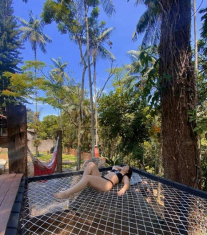 Quarto em meio a natureza de Penedo